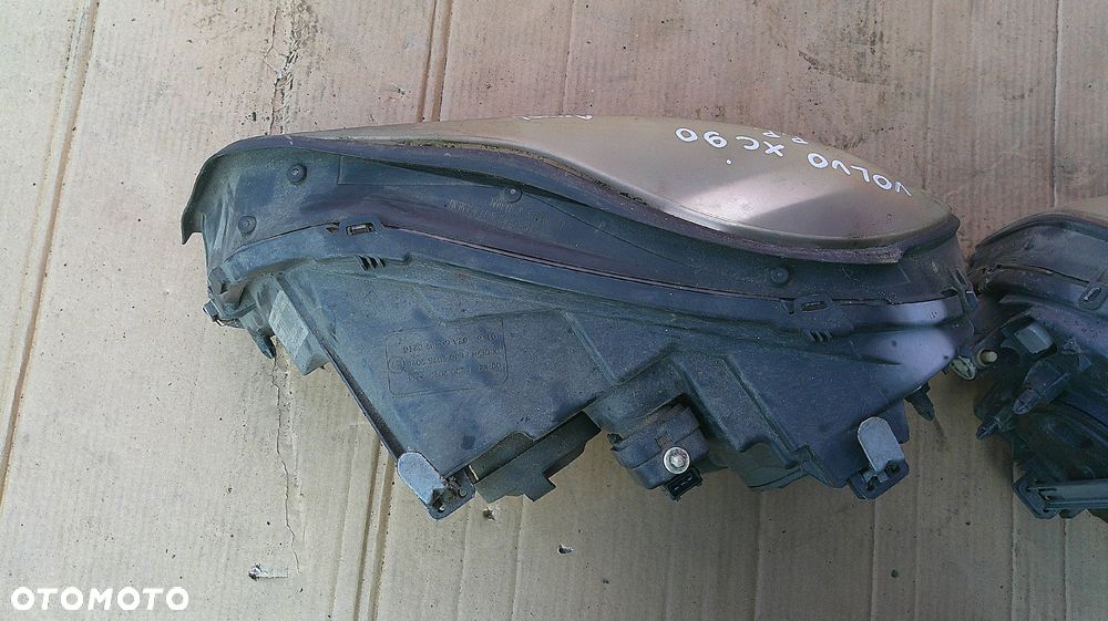 VOLVO XC90 LAMPA PRZEDNIA LEWA LUB PRWA ANGLIK - 8