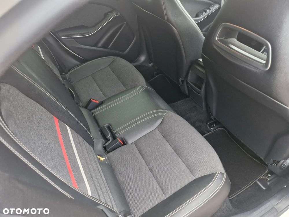 Mercedes-Benz Klasa A 180 (BlueEFFICIENCY) - 24