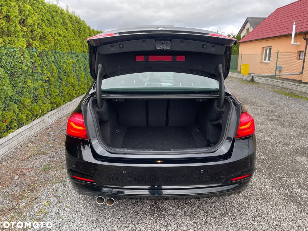 BMW Seria 3 320d Sport Line - 23