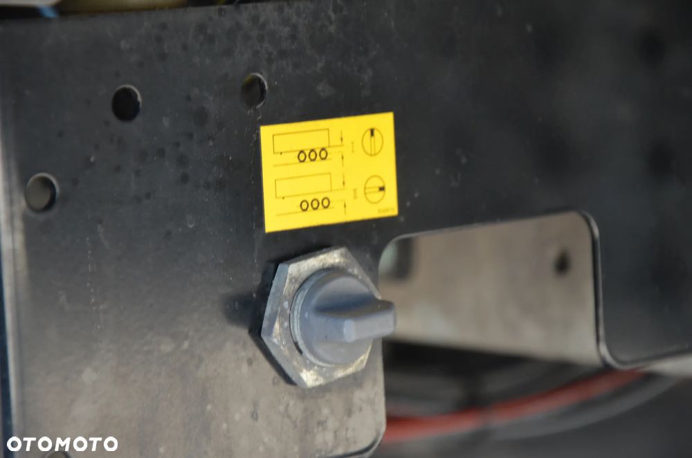 Schmitz Cargobull VARIOS / 2 POZIOMY JAZDY / OŚ PODNOSZONA / DACH POD. /  CODE XL / OCYNK 3672 - 9