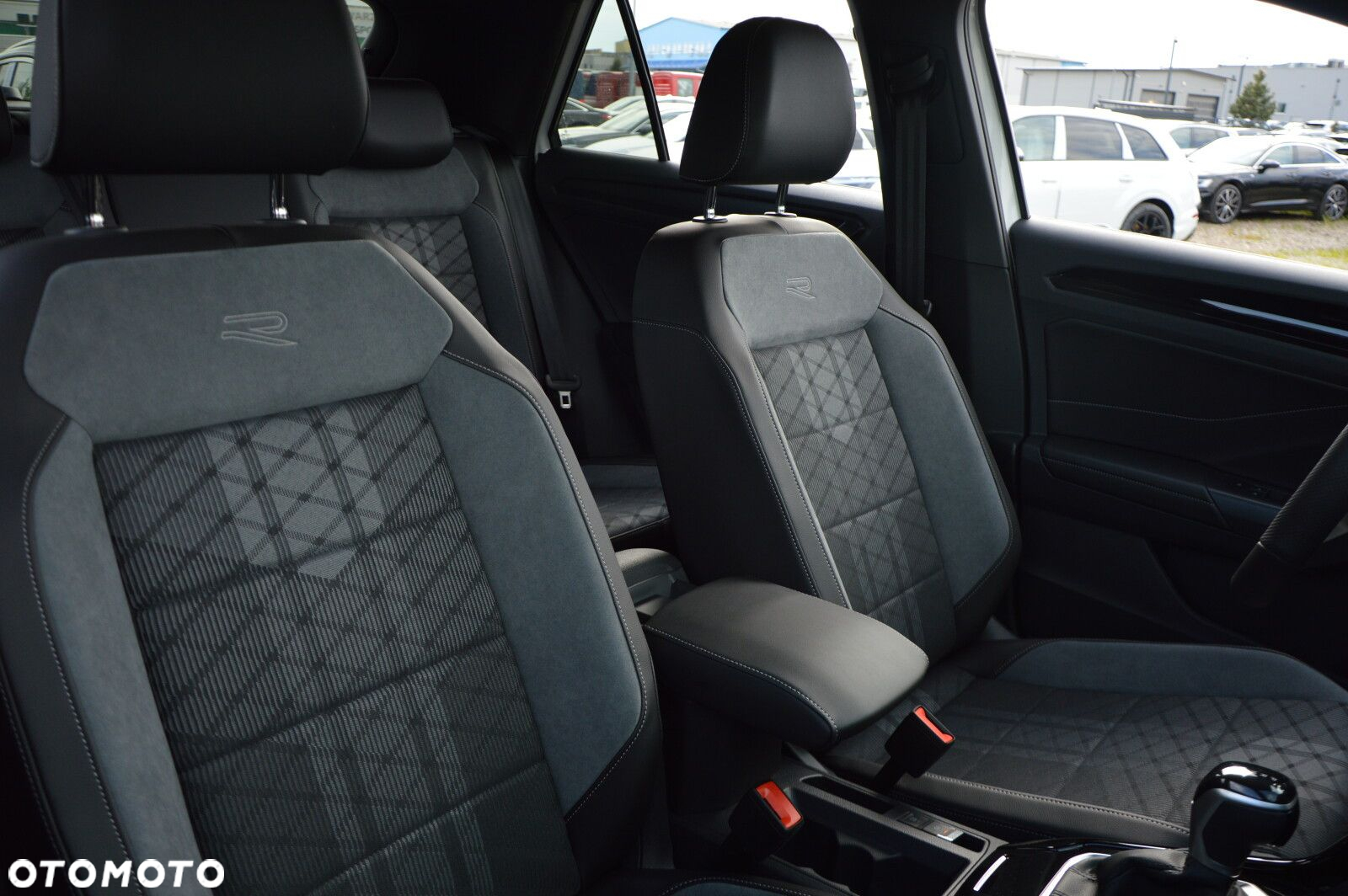 Volkswagen T-Roc - 14