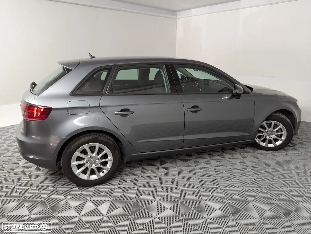 Audi A3 Sportback 1.6 TDI Attraction - 6