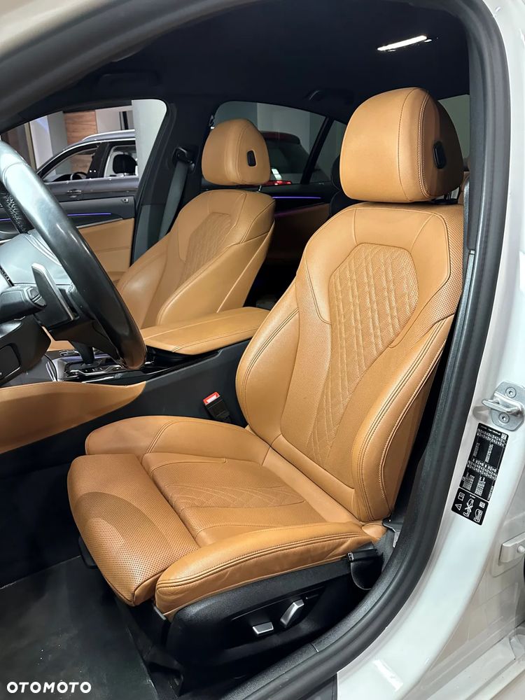 BMW Seria 5 520d xDrive MHEV M Sport sport - 12