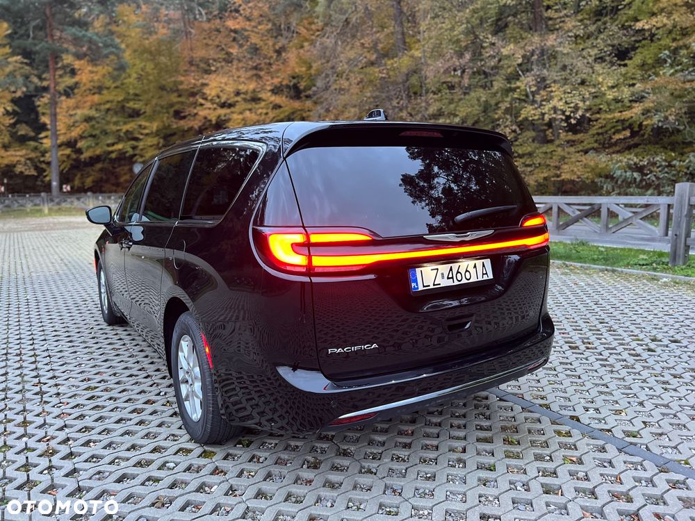 Chrysler Pacifica - 4