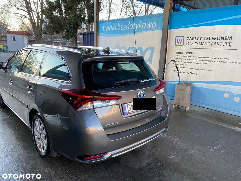 Toyota Auris Hybrid 135 Premium - 6