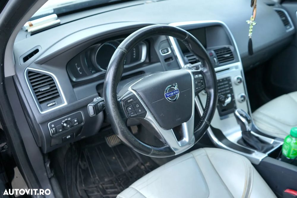 VOLVO XC60 2015 — imagine 10