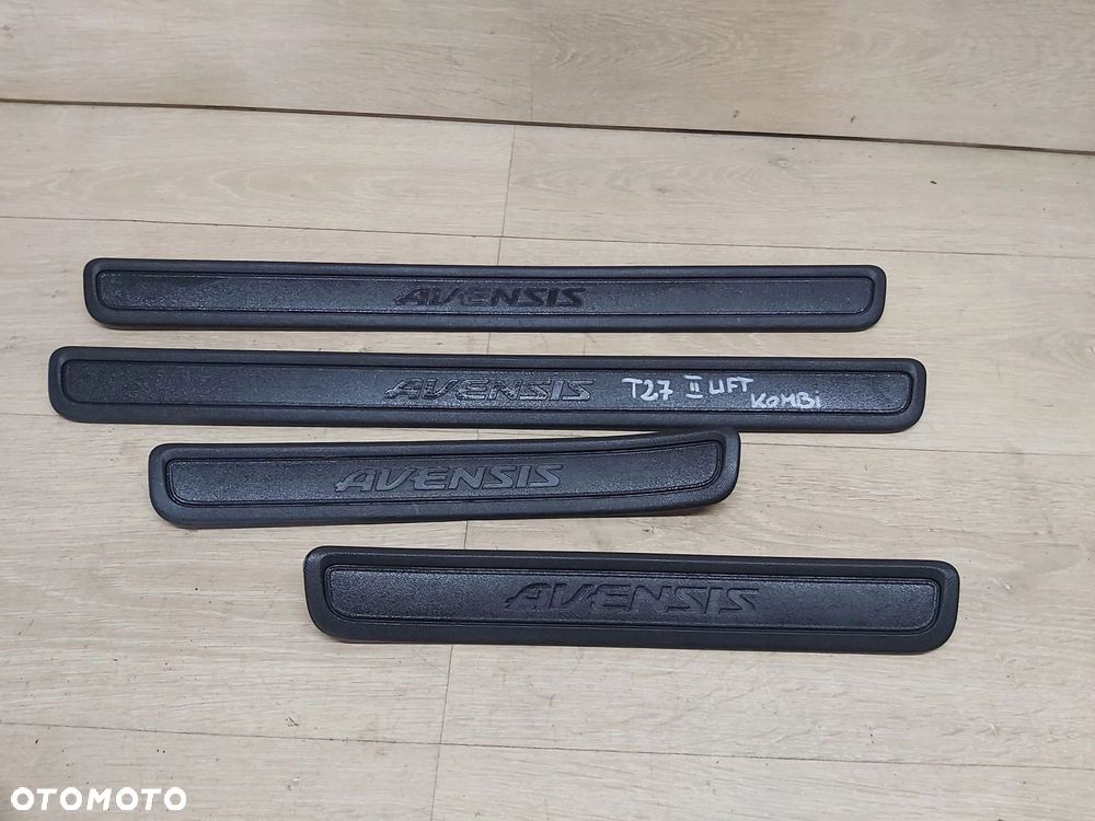 Toyota Avensis T27 09-18r listwa progowa nakładka lewa prawa przód tył KMPL - 1