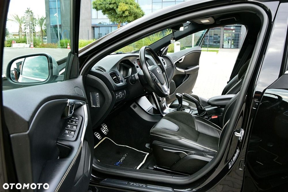 Volvo V40 D2 Drive-E R-Design Kinetic - 24