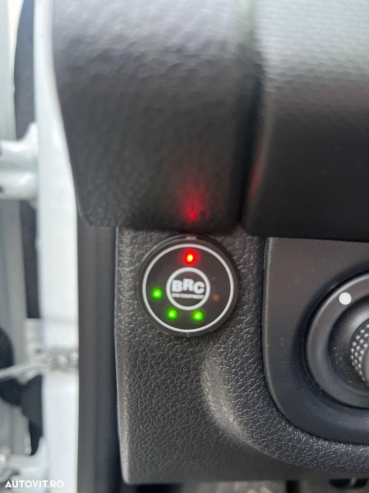 Dacia Logan 0.9 TCe 90 CP GPL Laureate - 33