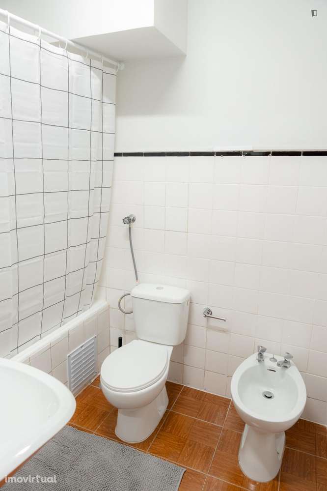 Quarto - localizado em Santa Marinha Porto - Grande imagem: 4/18