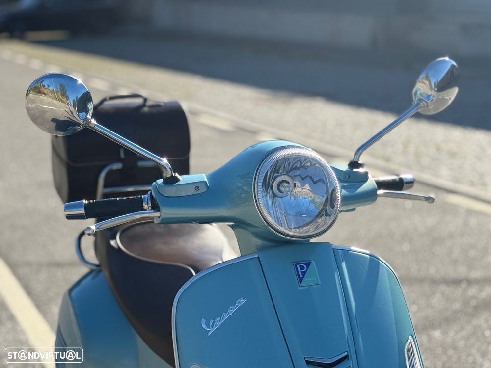 Vespa GTS Super Blue Azzurro 70 anni - 16