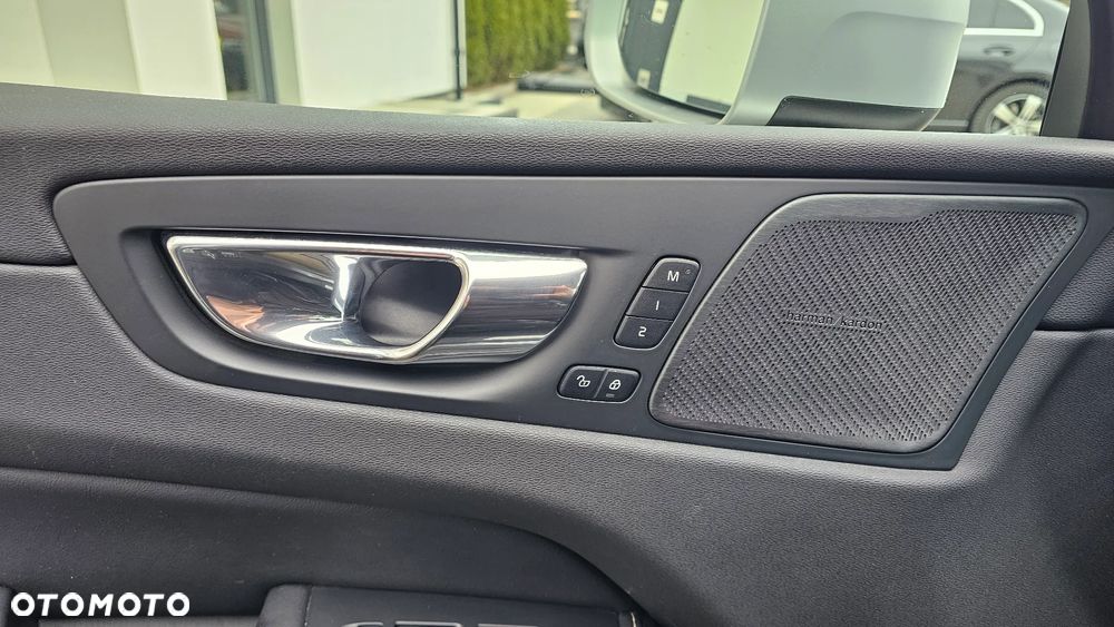 Volvo XC 60 D4 R-Design - 15