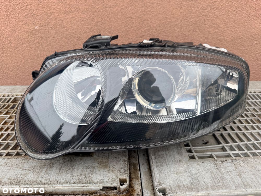 Lampa przednia ALFA ROMEO 147 GTA XENON LEWA EUROPA ORYGINALNA AL - 1