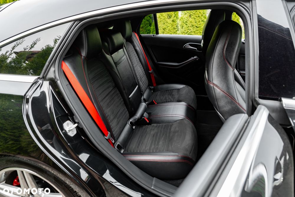 Mercedes-Benz CLA 250 4Matic 7G-DCT AMG Line - 21