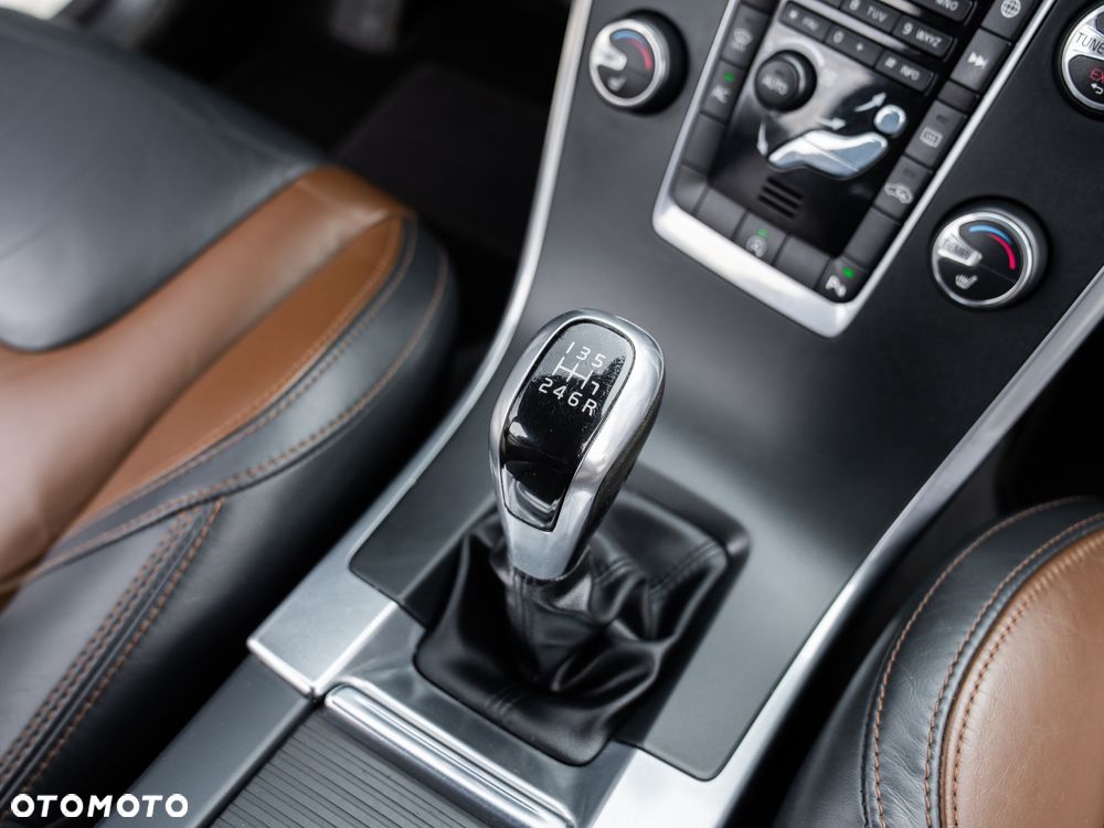 Volvo XC 60 D4 Kinetic - 28