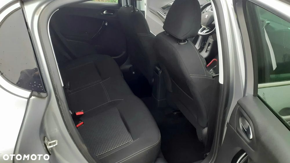 Peugeot 208 1.5 BlueHDi Allure S&S - 12