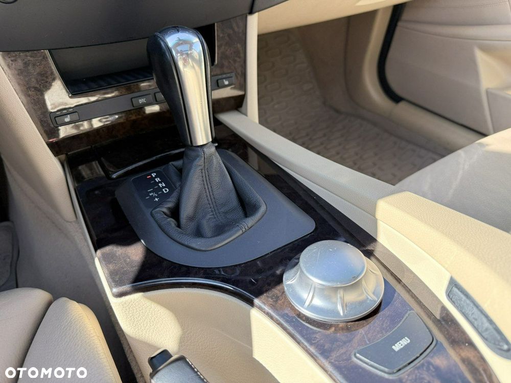 BMW Seria 5 525d - 27