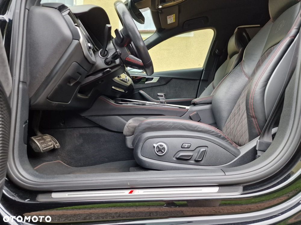 Audi A4 Avant 40 TDI quattro S tronic S line - 23