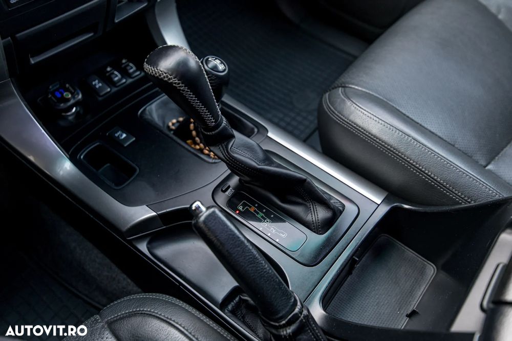 Toyota Land Cruiser - 22