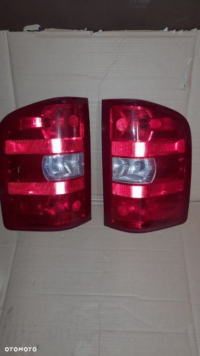 Chevrolet Silverado  lampa tył prawa lewa - 1