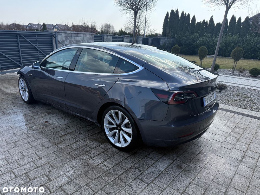 Tesla Model 3 - 8