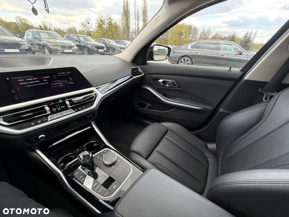 BMW Seria 3 330i Sport Line sport - 24