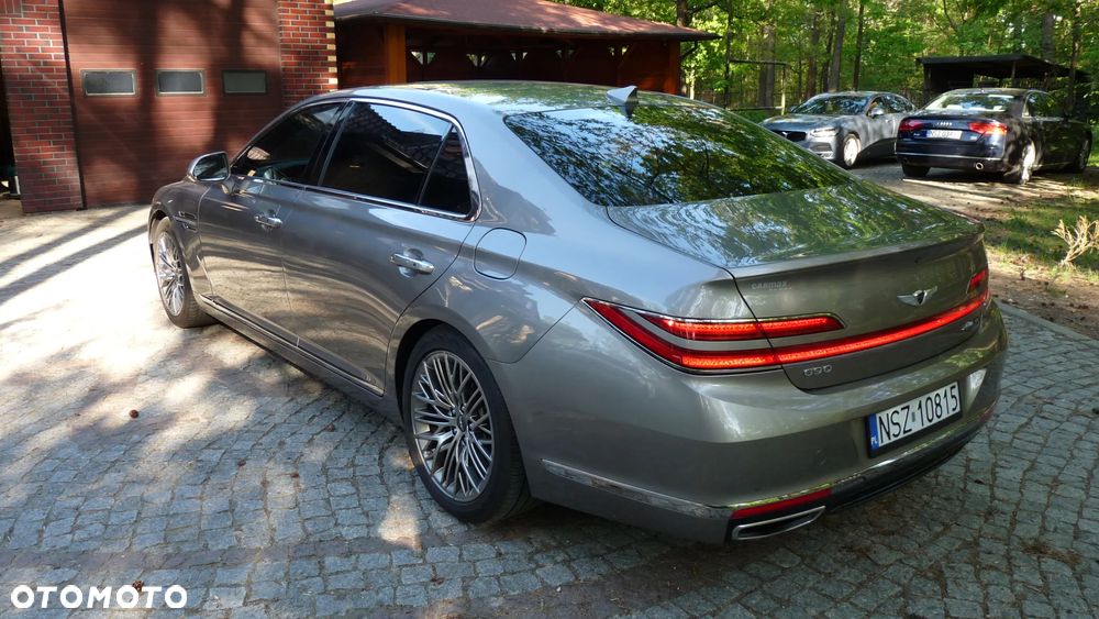 Genesis G90 - 9