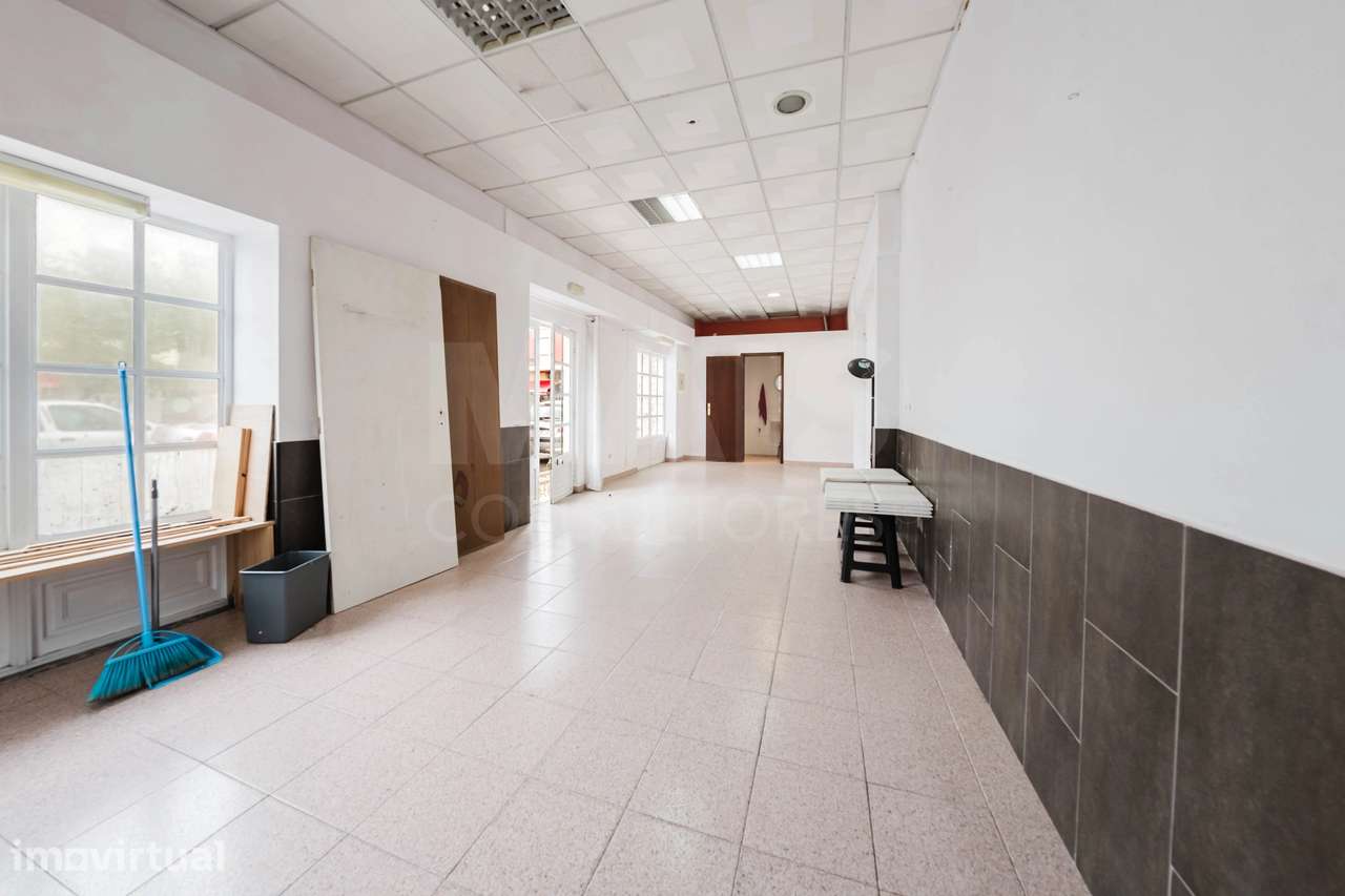 Oportunidade no Centro Histórico de Peniche – Espaço com Potencial ... - Grande imagem: 3/11