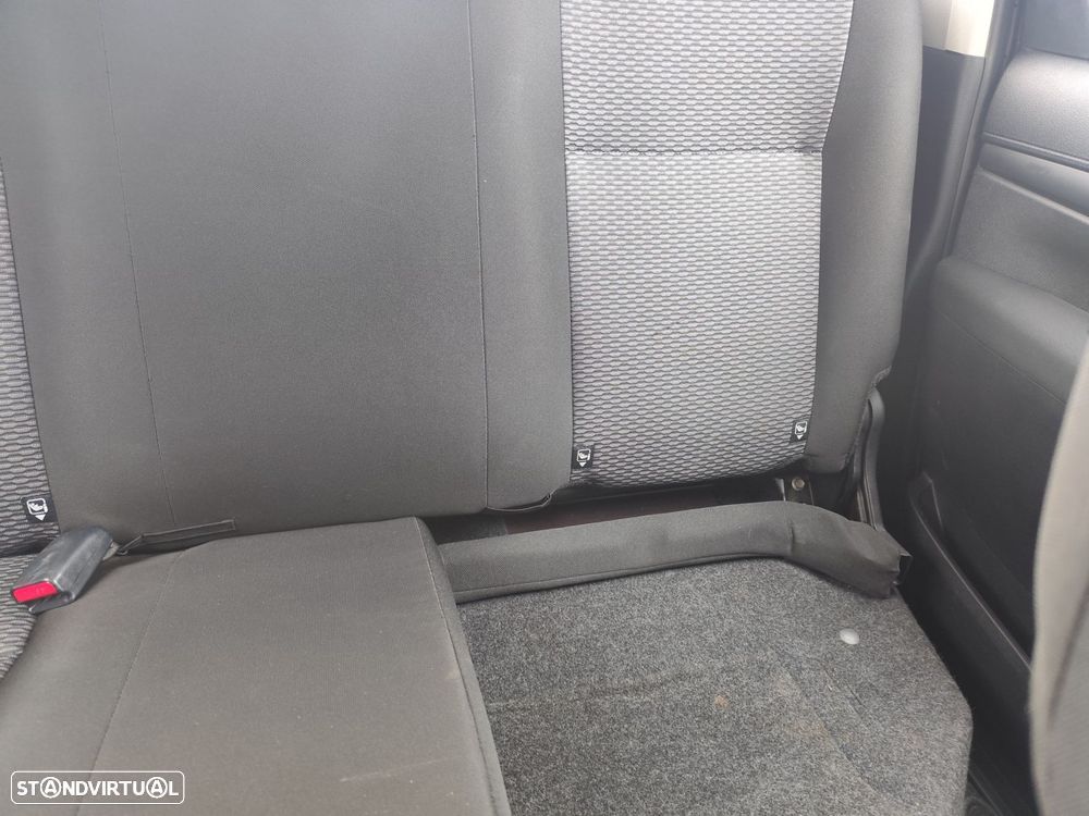 Toyota Hilux 2.4 D-4D 4WD CD Tracker - 32