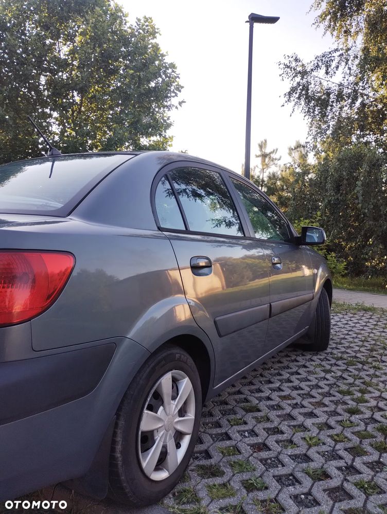 Kia Rio 1.4 Family - 4