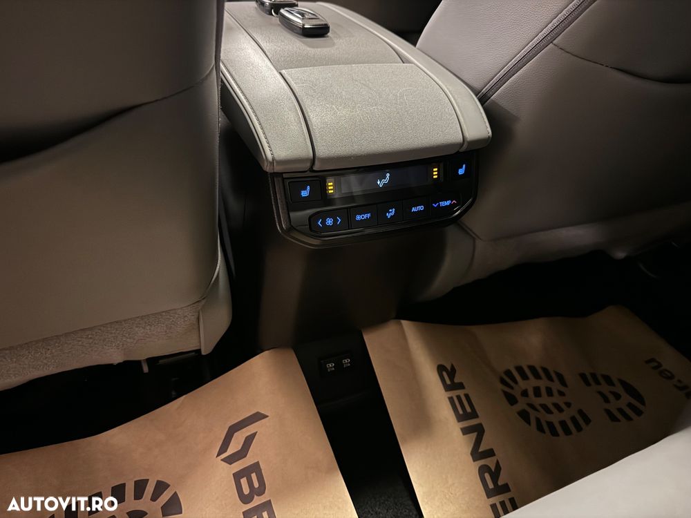 Toyota Highlander 2.5 Hybrid Luxury - 28