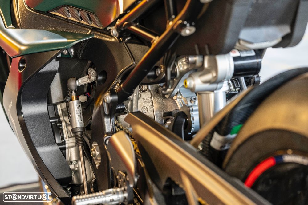 BMW M 1000 RR TT Isle of Man Edition - 21