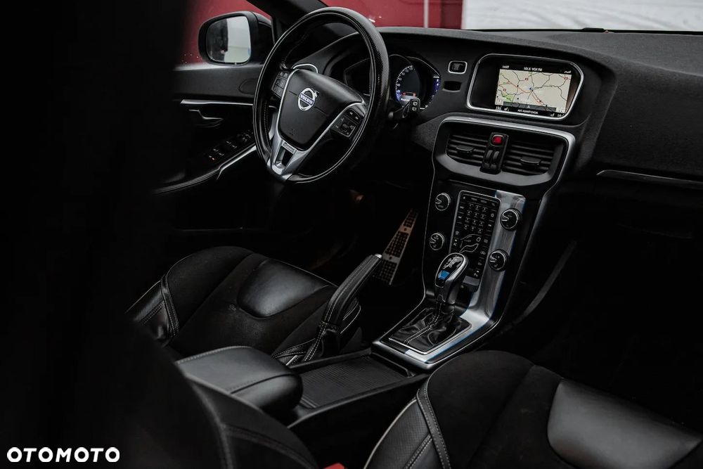Volvo V40 T5 Drive-E R-Design Momentum - 11