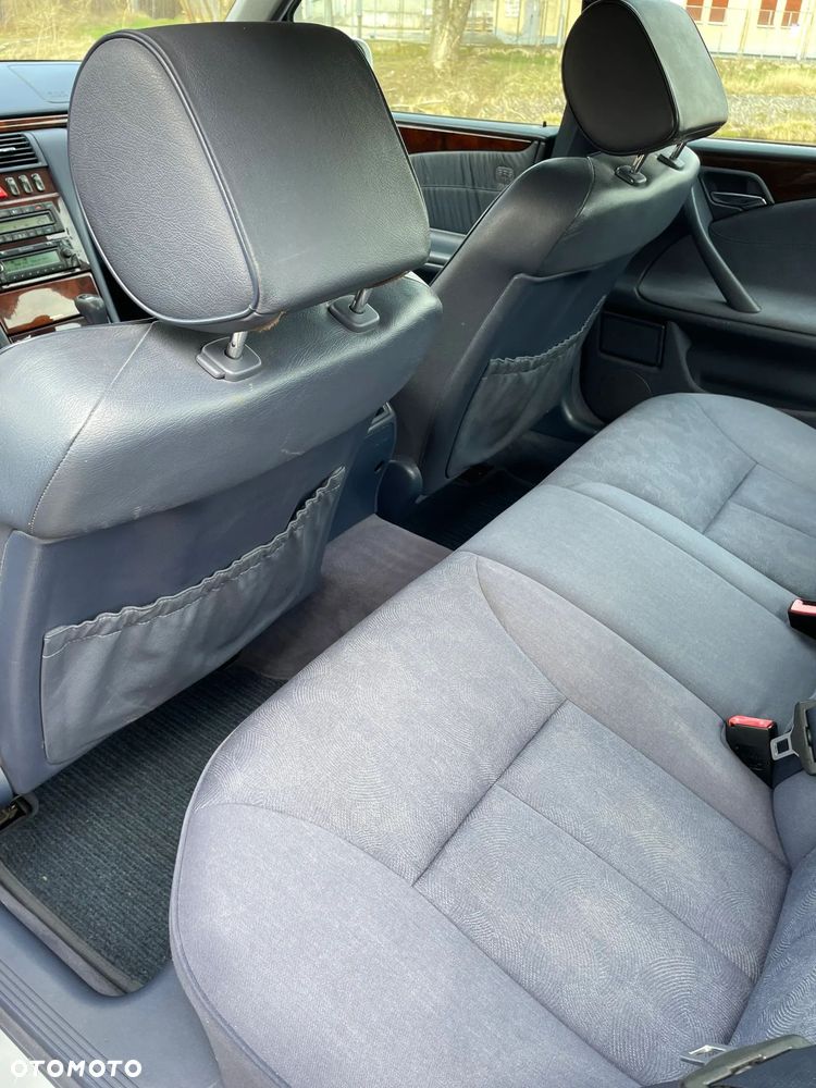 Mercedes-Benz Klasa E - 9