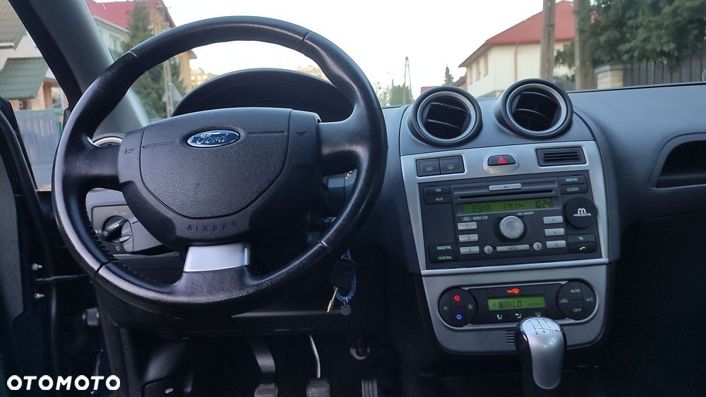 Ford Fiesta 1.4 Ghia - 24
