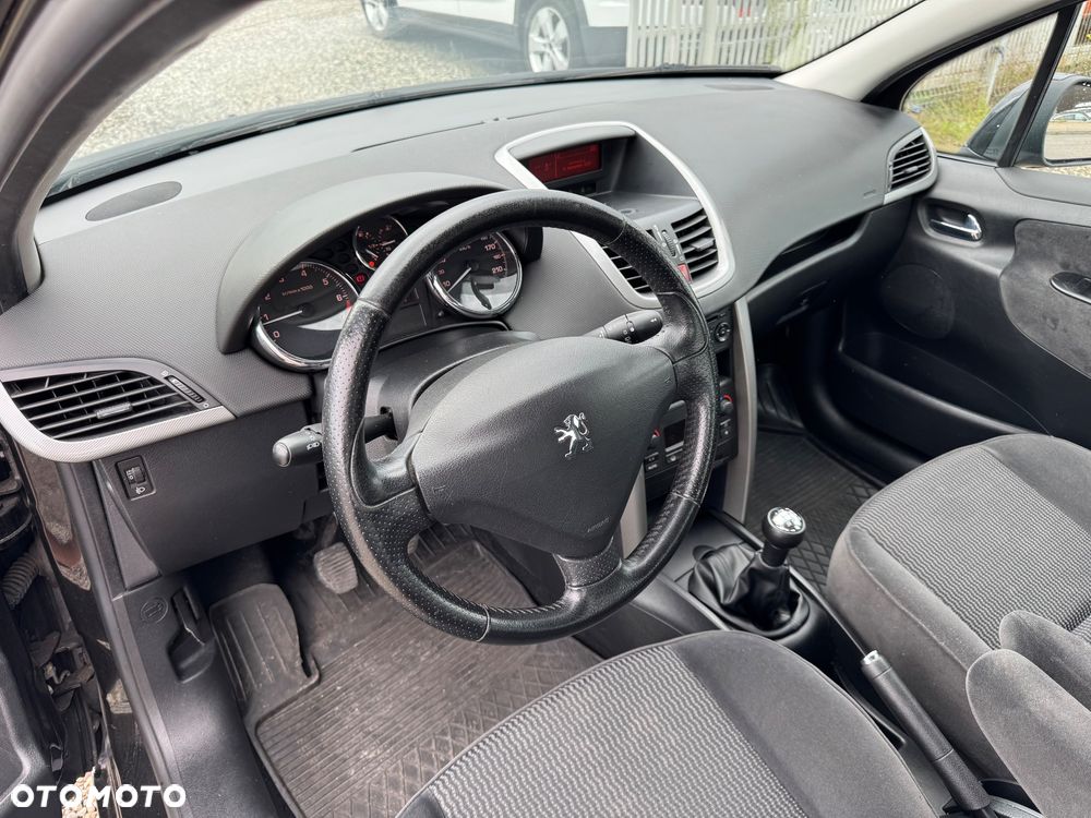 Peugeot 207 - 13
