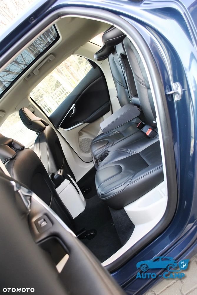 Volvo V40 D2 Summum - 26