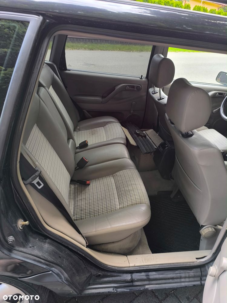 Volkswagen Passat 1.8 CL - 5