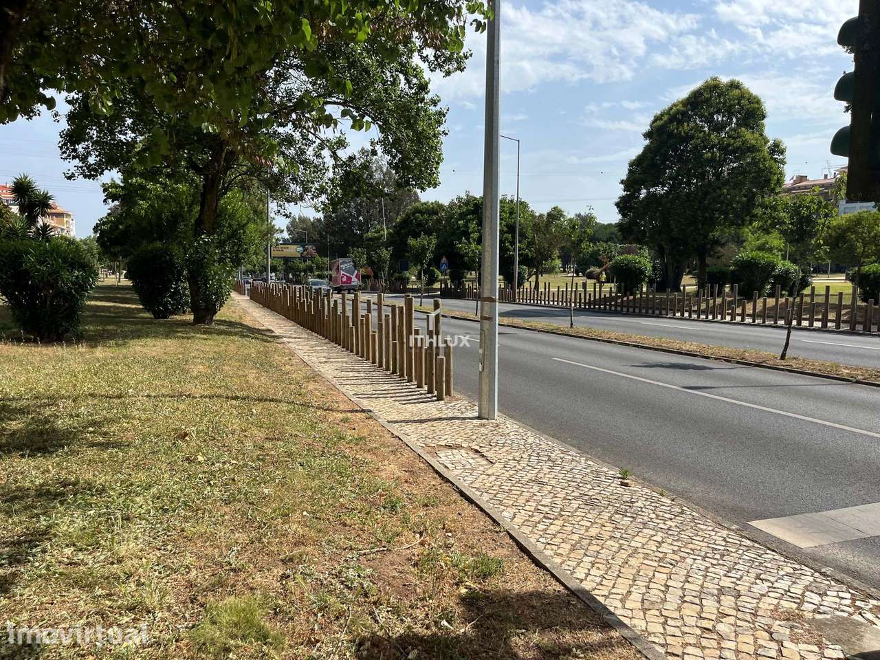 ATENÇÃO INVESTIDORES - Conjunto de 8 garagens independentes - Grande imagem: 2/18