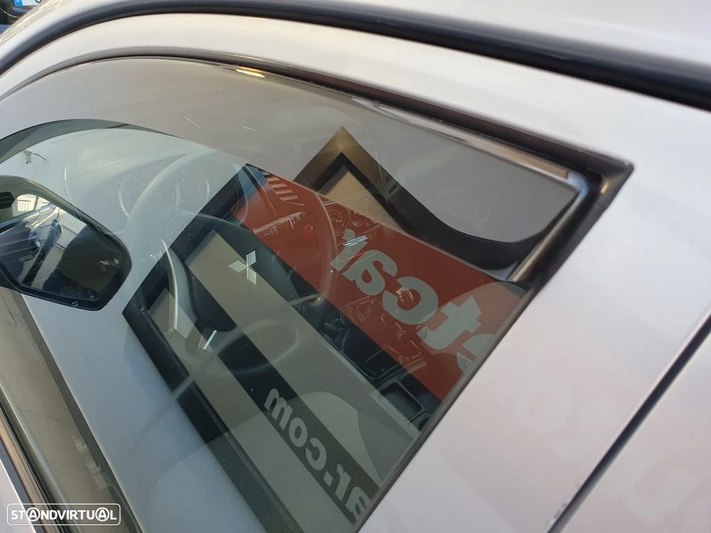 Mitsubishi L200 2.5 DI-D CD Invite AC CC 4WD - 27