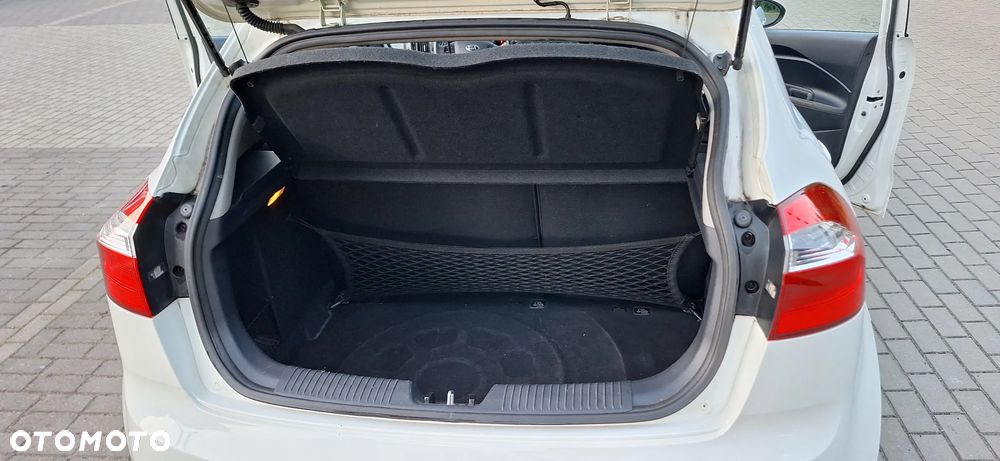 Kia Rio - 11