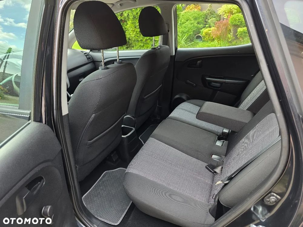 Kia Venga 1.4 CVVT Vision - 9