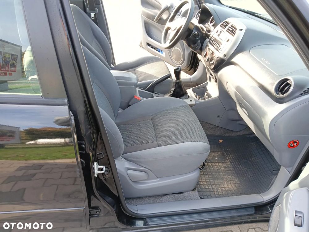 Toyota RAV4 2.0 D-4D 4x4 - 11