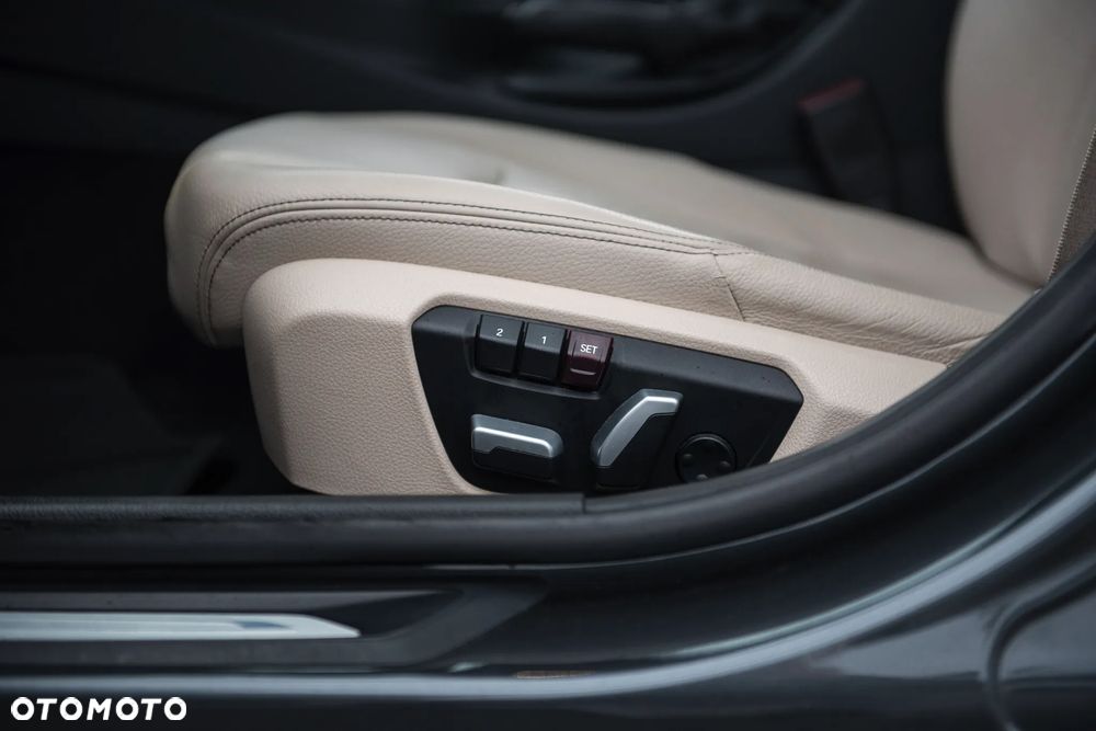 BMW Seria 3 ver-330i-edition-luxury-line-purity - 21