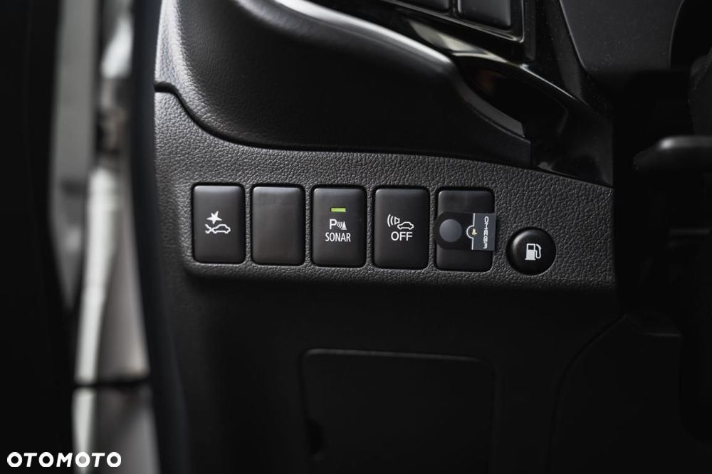 Mitsubishi Outlander - 25