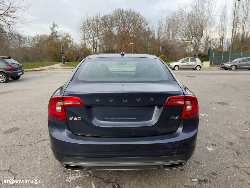Volvo S60 2.0 D4 Momentum Geartronic - 4