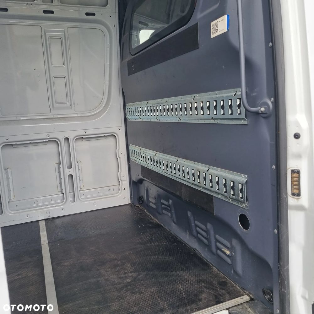 Mercedes-Benz Sprinter - 10
