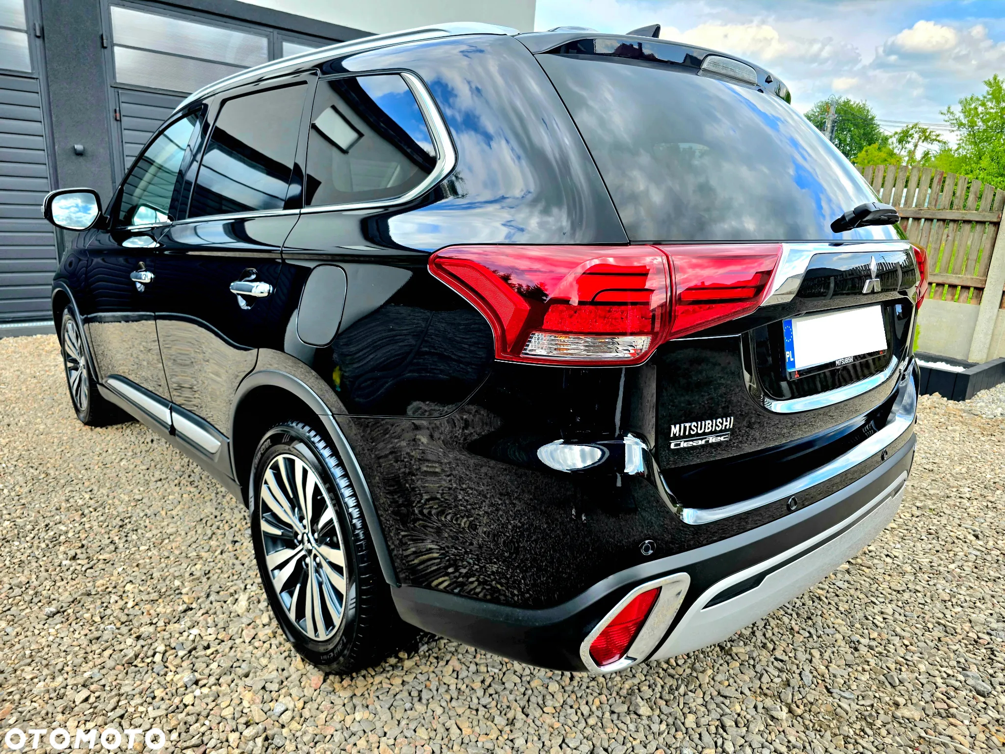 Mitsubishi Outlander 2.0 Instyle + 4WD CVT - 13