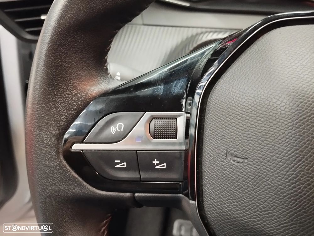 Peugeot 208 1.2 PureTech Active Pack - 17