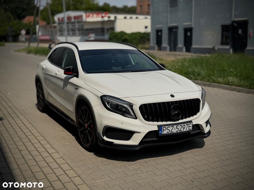 Mercedes-Benz GLA 45 AMG 4-Matic Edition 1 - 3